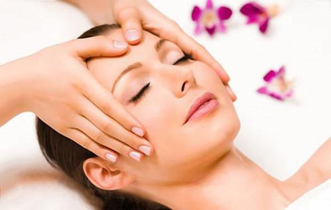 Các cách massage đơn giản giúp cải thiện tình trạng lão hóa da sau sinh