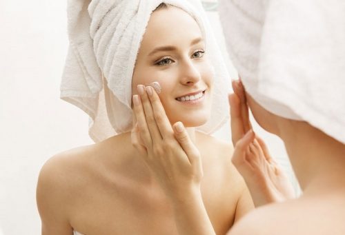 Mẹ nên chăm sóc da mặt sau sinh như thể nào cho hiệu quả?