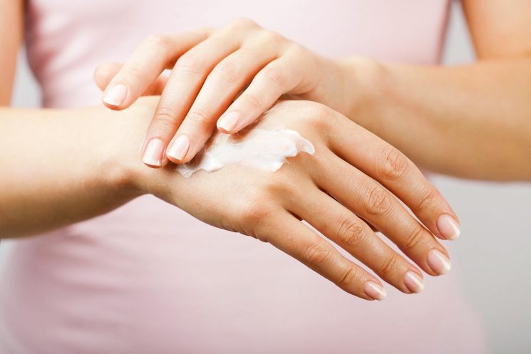 Bạn đã biết các cách dưỡng da tay cho người lớn tuổi chưa?