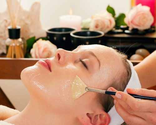Đắp mặt nạ dưỡng da cho phụ nữ tuổi 40 vào mùa hè cần lưu ý gì?