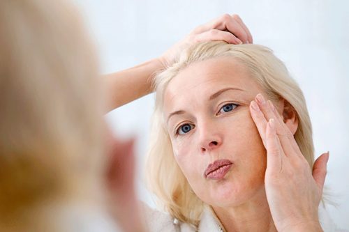 Bỏ túi các cách chăm sóc da thời kỳ mãn kinh cho phụ nữ tuổi trung niên