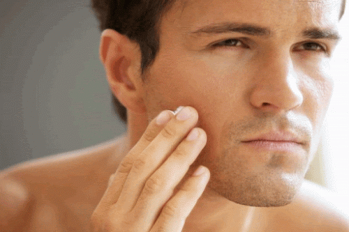 Da mặt sạm đen ở nam giới - Làm sao để cải thiện?