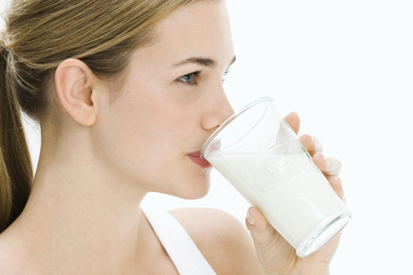 Góc giải đáp: Bị mụn có nên uống sữa đậu nành không?