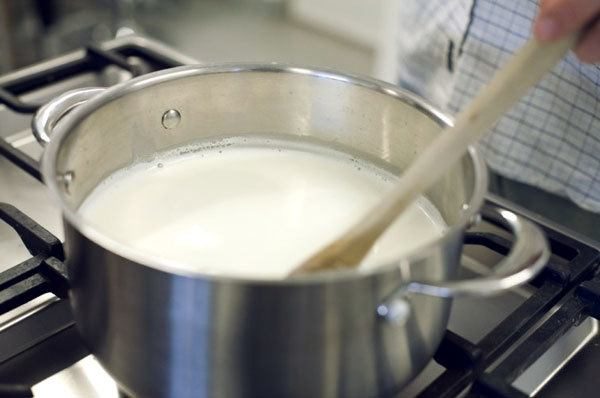 Góc giải đáp: Bị mụn có nên uống sữa đậu nành không?