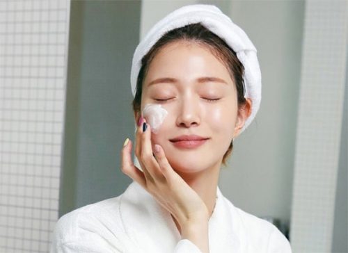 Bạn nên làm gì để cải thiện vấn đề da mặt khô ngứa?
