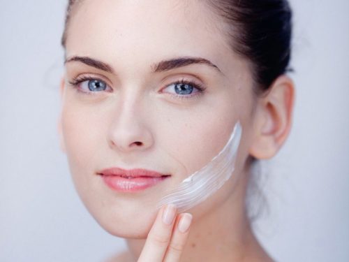 Những sai lầm khi skincare bị nổi mụn mà bạn cần biết