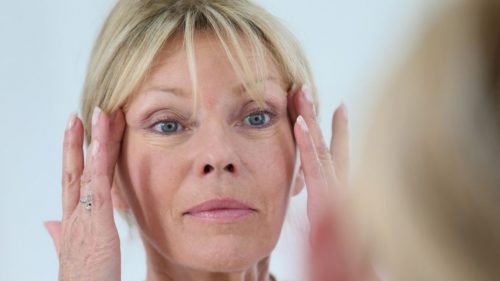 Bạn nên làm gì để cải thiện chảy xệ da mặt ở tuổi 50