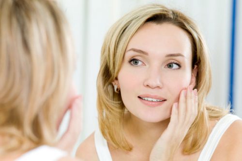Quy trình chăm da sáng và tối giúp phụ nữ tuổi 40 lấy lại vẻ đẹp trẻ trung