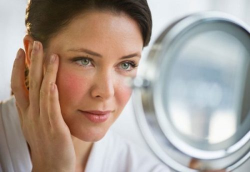 Quy trình chăm da sáng và tối giúp phụ nữ tuổi 40 lấy lại vẻ đẹp trẻ trung