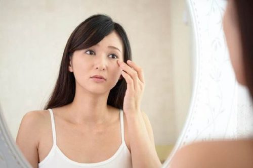 Tình trạng sau sinh da mặt bị khô nên làm gì để cải thiện?