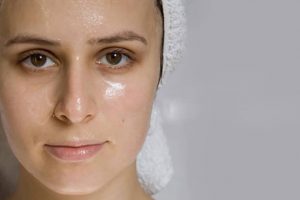 Giải đáp thắc mắc da nhờn có nên uống collagen không?