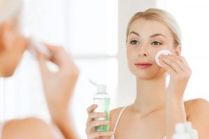 Chế độ skincare mùa hè cho da dầu mùa hè duy trì làn da mềm mịn