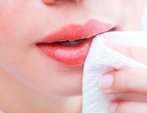 Hướng dẫn bạn cách chăm sóc giúp làm căng bóng môi tại nhà