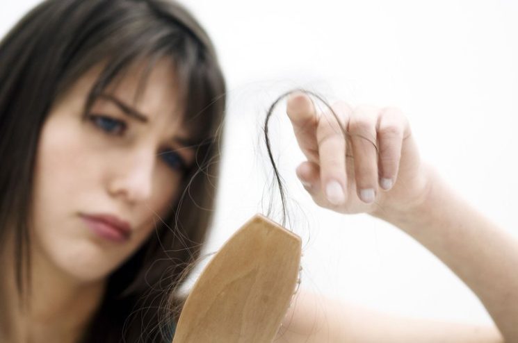 Bạn có biết tình trạng rụng tóc sau sinh bao lâu hết?