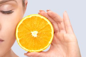 Giải pháp hiệu quả giúp làm đẹp da tuổi trung niên với vitamin C