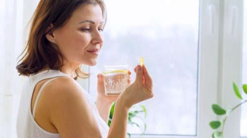 Giải đáp thắc mắc phụ nữ 40 tuổi có nên uống collagen không?