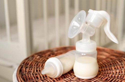 Dùng sữa mẹ trị nám da sau sinh cần lưu ý gì?