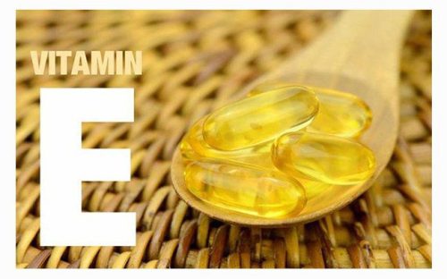 Phụ nữ sau sinh đang cho con bú uống vitamin E được không?