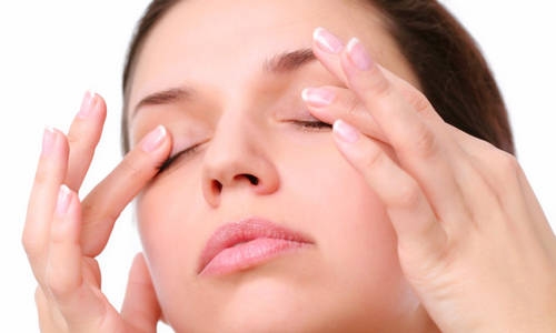 Giải pháp giúp bạn giảm nếp nhăn sâu vùng mắt tuổi 40 tại nhà